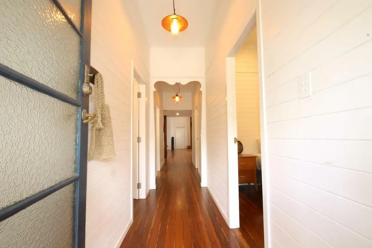 Cavvanbah Seaside Cottage خليج بيرون 0*,  أستراليا