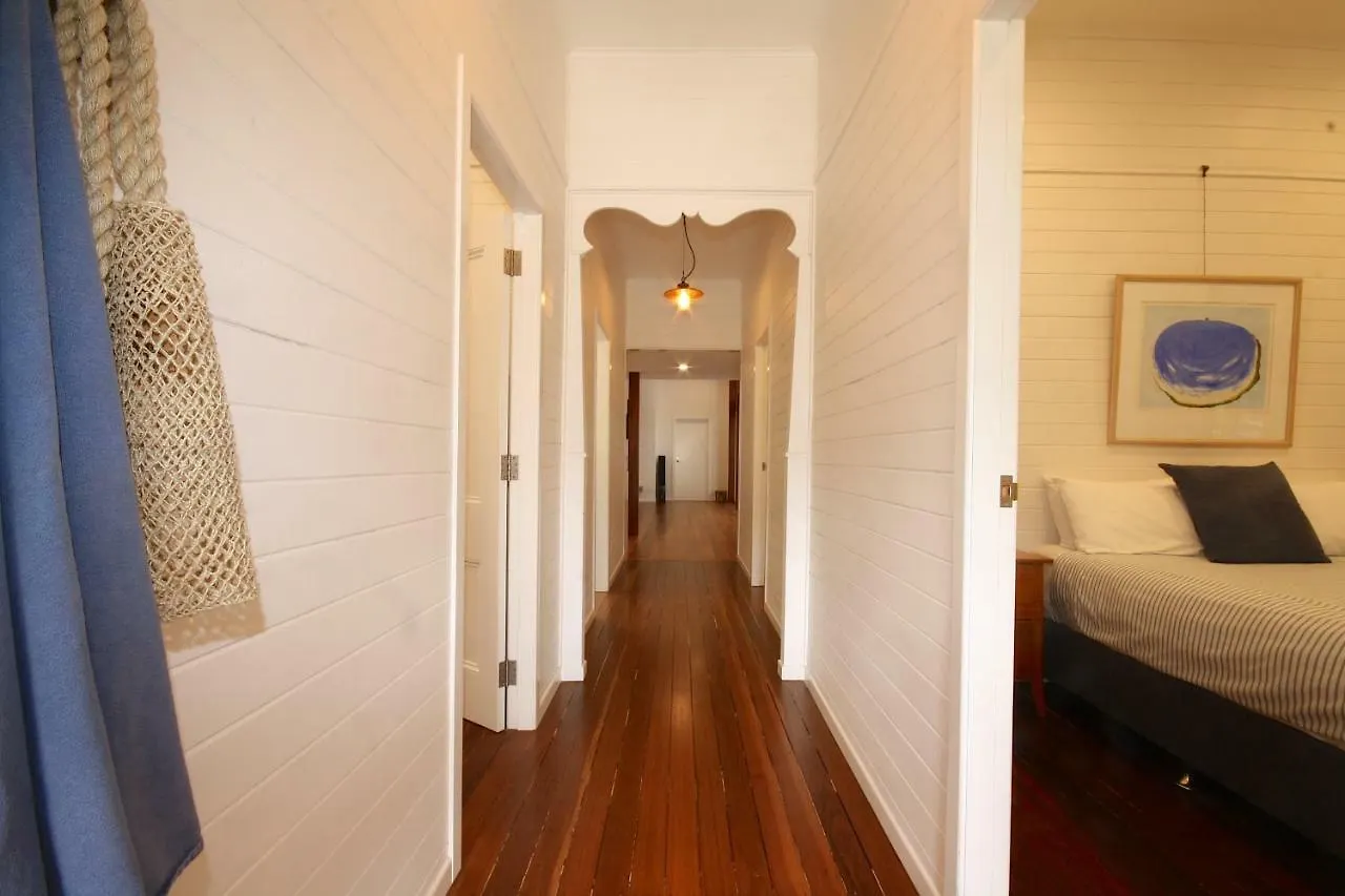 Cavvanbah Seaside Cottage خليج بيرون 0*,  أستراليا